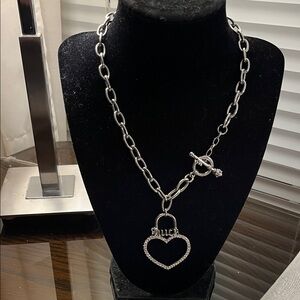🎀🩷🎀🩷🎀🩷JUICY COUTURE HEART TOGGLE NECKLACE. IT’TS NEVER BEEN WORN.🎀🩷🎀